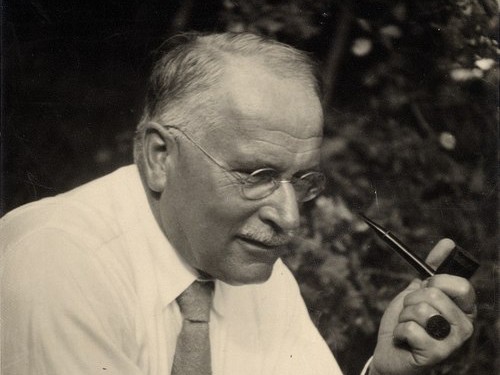 کارل یونگ زندگینامه، نظریه‌ها، کتاب‌های روانشناس بزرگ سوئیسی